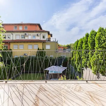 Oasis Of Green Streamside Relaxation * 부다페스트