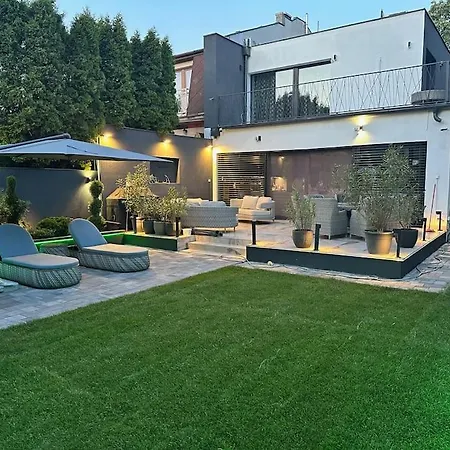 Oasis Of Green Streamside Relaxation Villa *