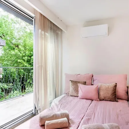 Villa Oasis Of Green Streamside Relaxation Budapest