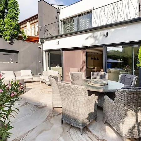 Oasis Of Green Streamside Relaxation Villa Budapest