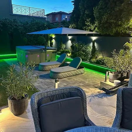 Villa Oasis Of Green Streamside Relaxation Budapest