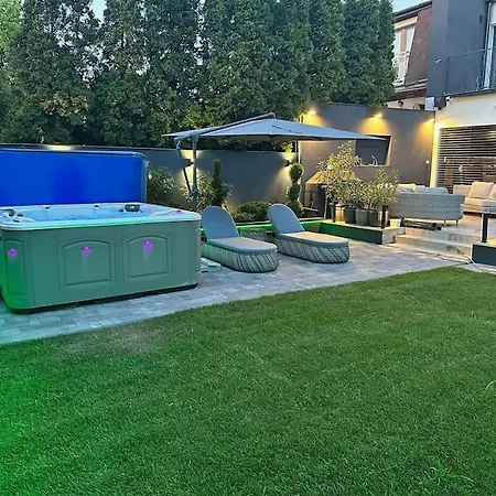Oasis Of Green Streamside Relaxation Villa