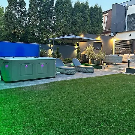 Oasis Of Green Streamside Relaxation Villa