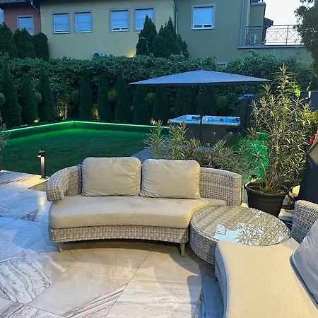 Villa Oasis Of Green Streamside Relaxation *